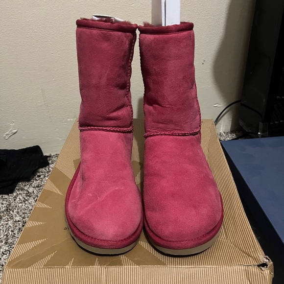 Pink uggs - Picture 2 of 3